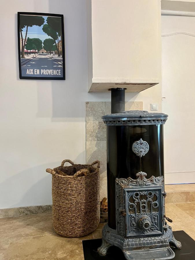 Maison Provencale Au Calme De La Campagne Avec Jacuzzi 엑상프로방스 외부 사진