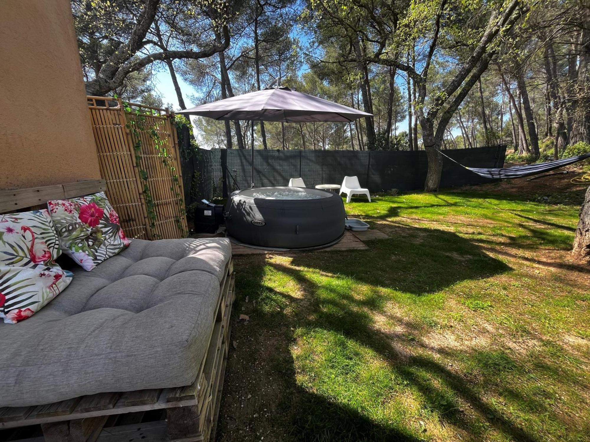Maison Provencale Au Calme De La Campagne Avec Jacuzzi 엑상프로방스 외부 사진