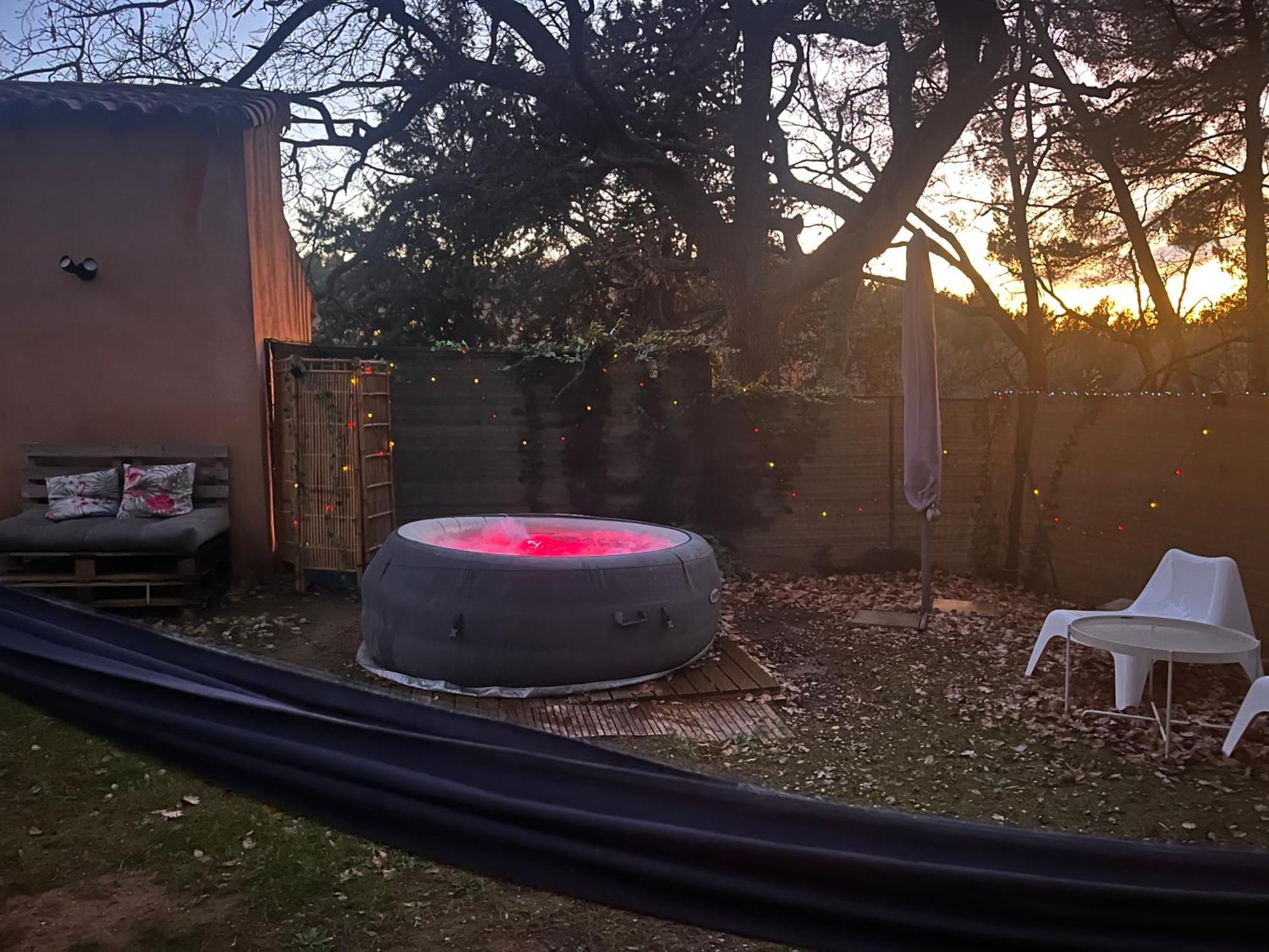 Maison Provencale Au Calme De La Campagne Avec Jacuzzi 엑상프로방스 외부 사진